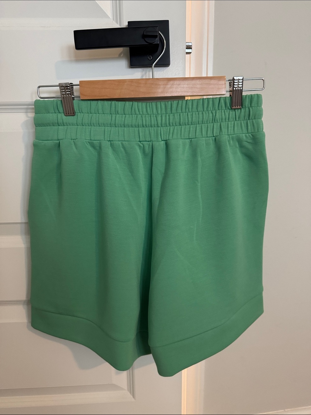 Varley- Drawstring Lounge Shorts in Green (Double soft) - Picture 5 of 5